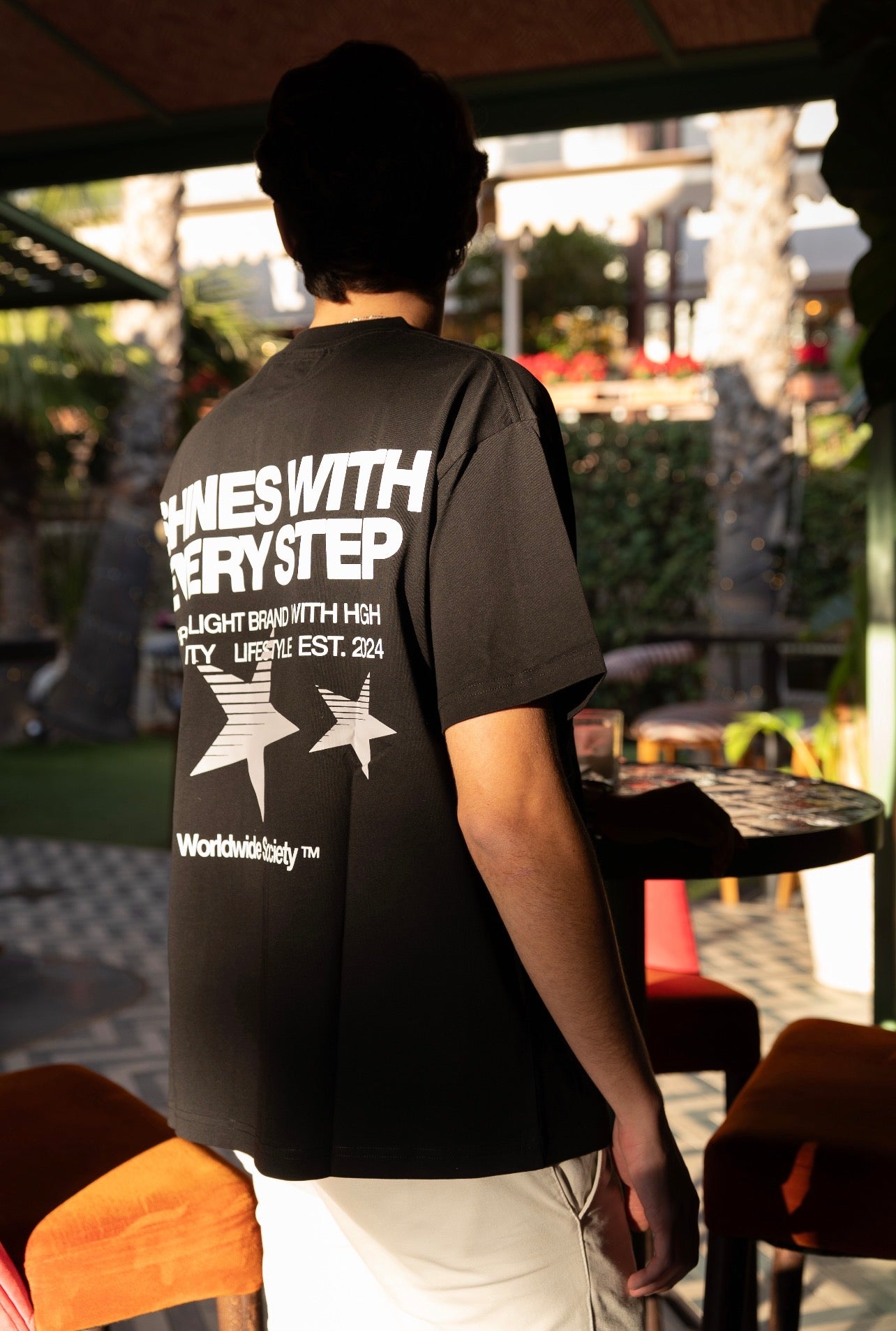 BLACK BRIGHT LIGHT TEE